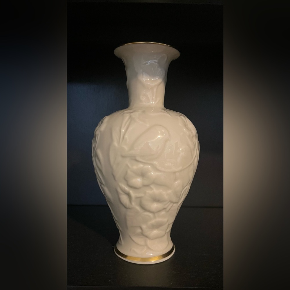 Lenox Flowers of Affection Vase, Gold Trim, New Condition with Box